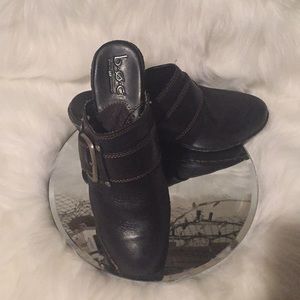 ✨boc LEATHER CLOGS W/ SIDE BUCKLES ACCENT ✨